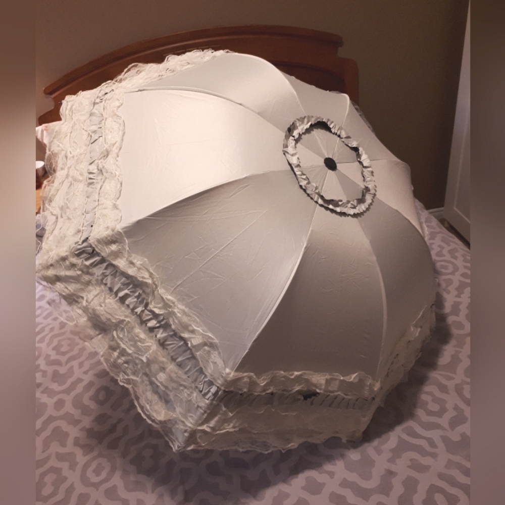 Cream Lace Parasol